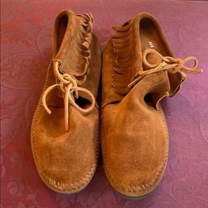 Minnetonka Moccasin Fringe Brown Suede